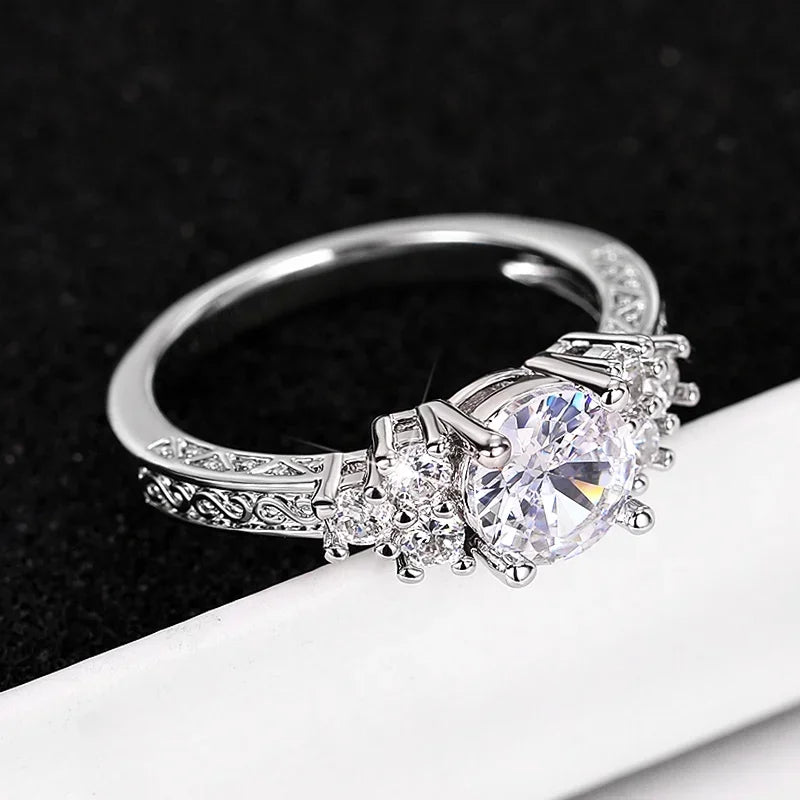 Trendy Women Wedding Rings with Brilliant Cubic Zirconia Crystal Temperament Female Accessories for Party Fashion Jewelry