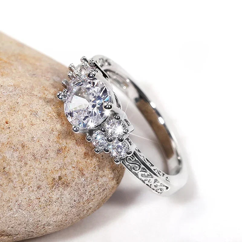 Trendy Women Wedding Rings with Brilliant Cubic Zirconia Crystal Temperament Female Accessories for Party Fashion Jewelry